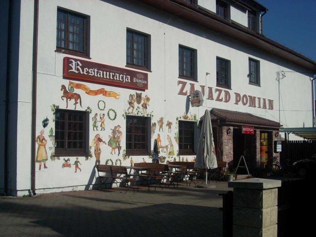 Zajazd Pomian Ozarow Mazowiecki Exterior photo