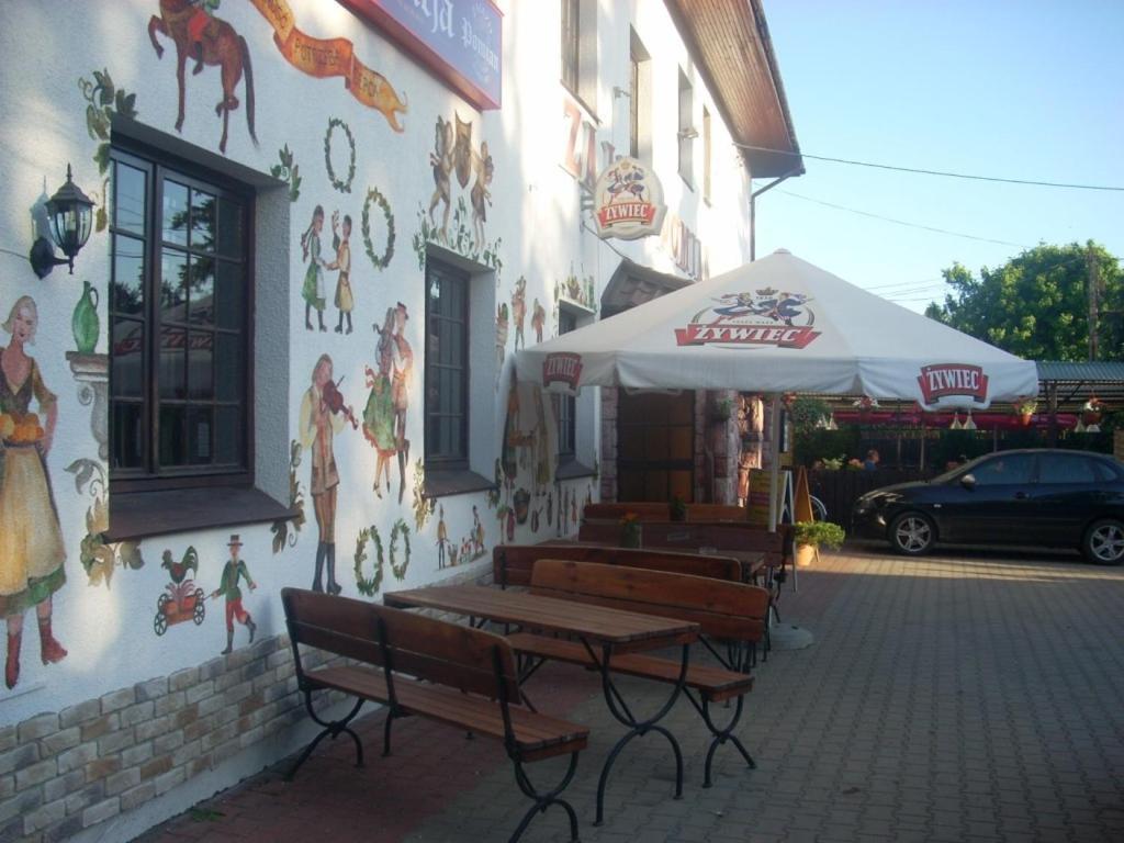 Zajazd Pomian Ozarow Mazowiecki Exterior photo